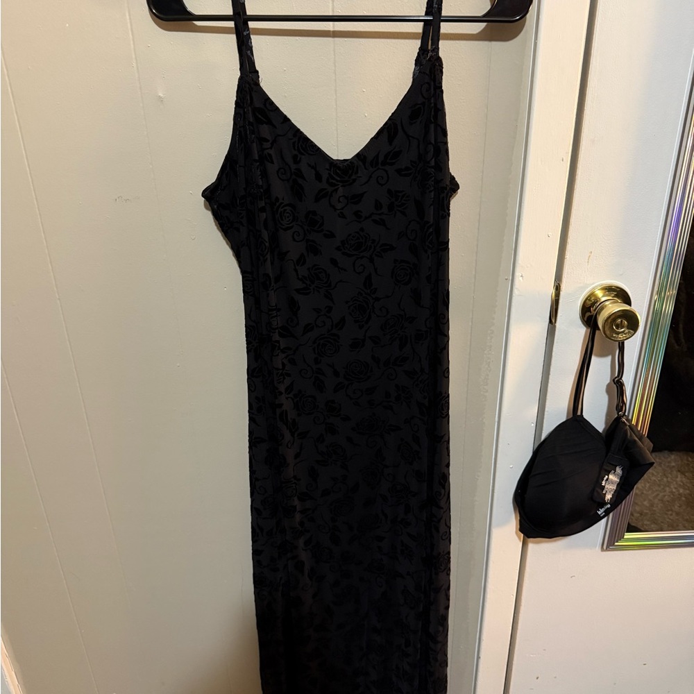 Hot Topic Black Floral Maxi Dress
